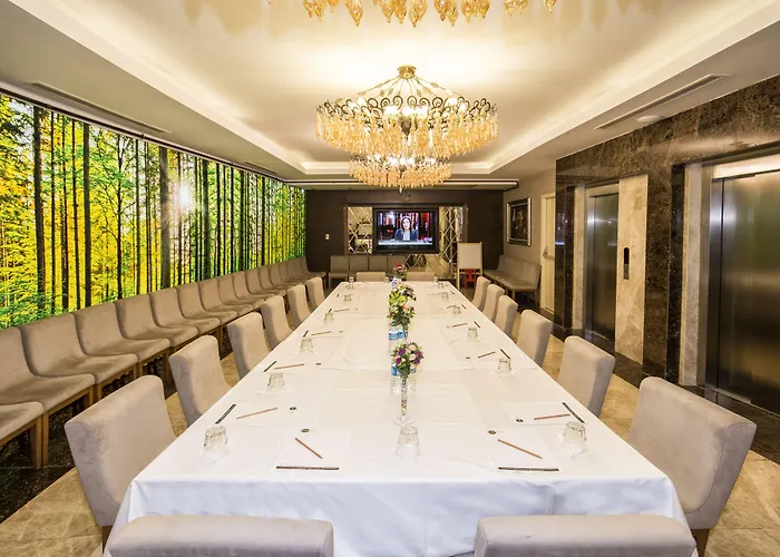 Отель The Conforium 3*